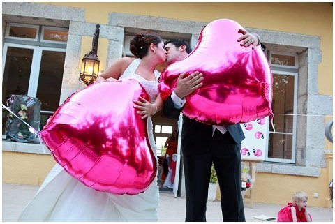 animation mariage gros ballons fushia en métal en forme de coeur